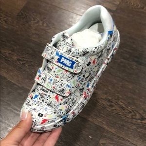 Kids sneakers